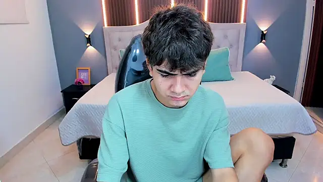 Tommy18   online show from March 20, 3:29 am