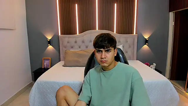 Tommy18   online show from November 9, 3:32 am