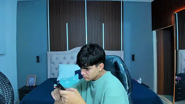 Tommy18   online show from October 19, 3:20 am