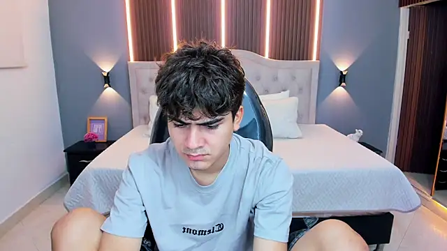 Tommy18   online show from March 22, 3:54 am