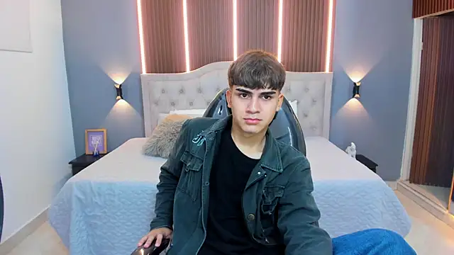 Tommy18   online show from October 5, 3:41 am