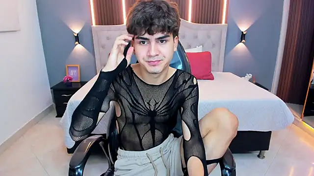 Tommy18   online show from April 29, 3:32 am