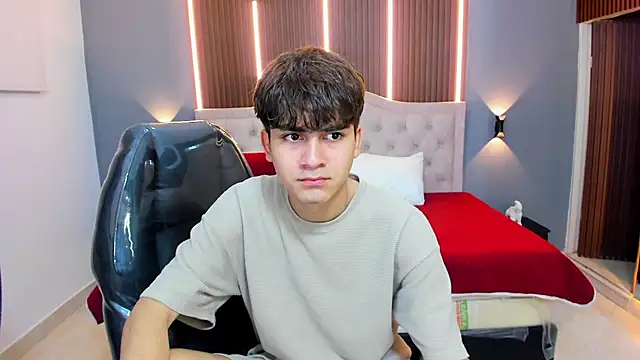 Tommy18   online show from September 25, 3:23 am