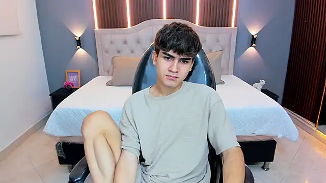 Tommy18   online show from March 18, 3:31 am