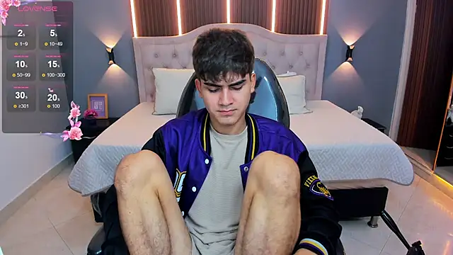 Snapshot of Tommy18__ chatting on February 20, 3:36 am Tommy18 online show from February 20, 3:36 am