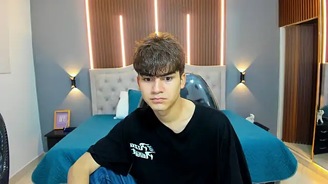 Tommy18   online show from September 23, 3:24 am