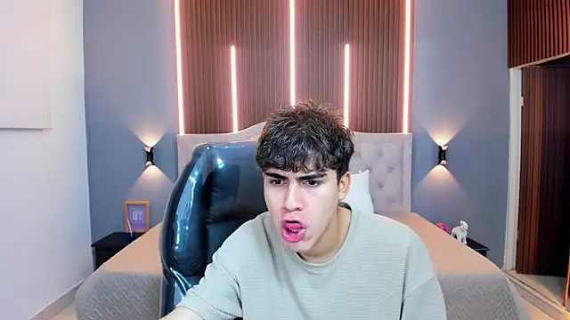 Tommy18   online show from November 29, 3:39 am