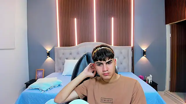 Tommy18   online show from October 28, 3:29 am