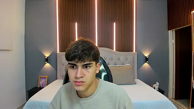 Tommy18   online show from November 4, 3:43 am