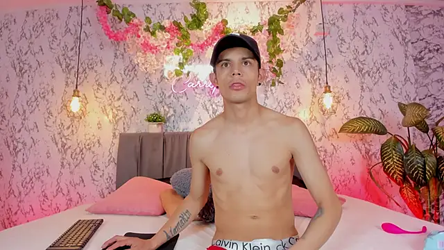 Snapshot of Bonny_and_carrot chatting on February 19, 7:11 pm Bonny and carrot online show from February 19, 7:11 pm