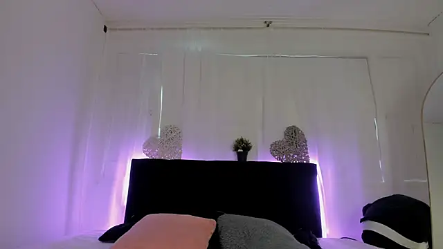 Snapshot of Bonny_and_carrot chatting on September 8, 7:13 pm Bonny and carrot online show from September 8, 7:13 pm