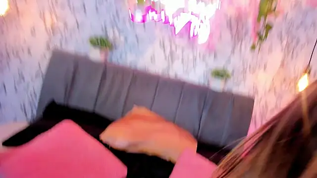 Snapshot of Bonny_and_carrot chatting on February 18, 6:59 pm Bonny and carrot online show from February 18, 6:59 pm