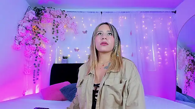 Snapshot of Bonny_and_carrot chatting on January 13, 7:07 pm Bonny and carrot online show from January 13, 7:07 pm