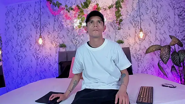 Snapshot of Bonny_and_carrot chatting on February 26, 7:14 pm Bonny and carrot online show from February 26, 7:14 pm