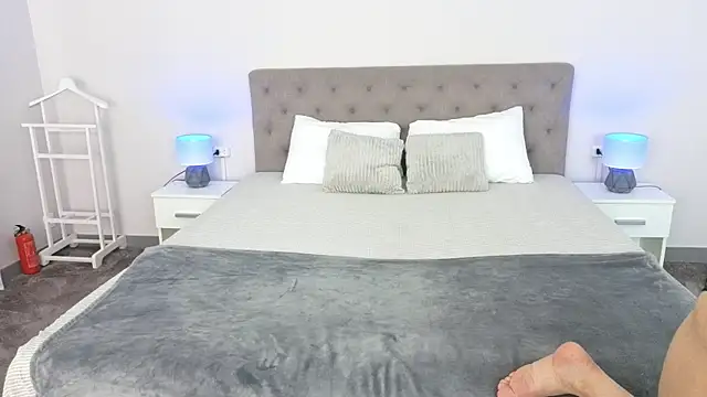 ArielGemme online show from April 18, 1:02 pm