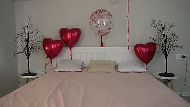 Snapshot of AnnaElys chatting on February 17, 8:52 am AnnaElys online show from February 17, 8:52 am