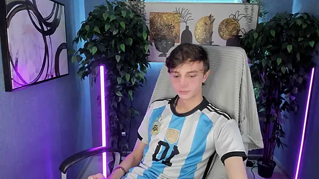 John Weasley online show from November 4, 1:15 pm