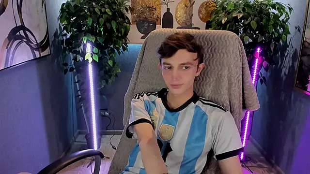 John Weasley online show from December 3, 1:54 pm