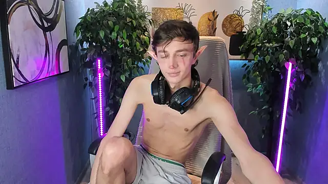 John Weasley online show from October 22, 8:36 am