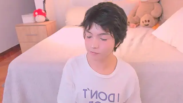 AllanYong18 online show from February 14, 7:30 am