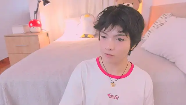 AllanYong18 online show from February 19, 12:57 pm