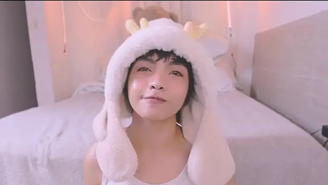 AllanYong18 online show from September 15, 5:41 am