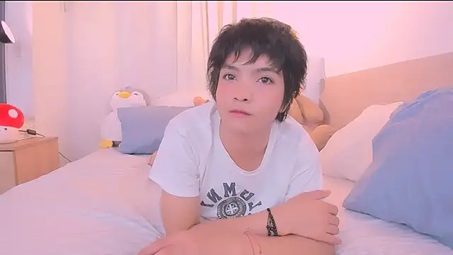 AllanYong18 online show from January 8, 6:41 am