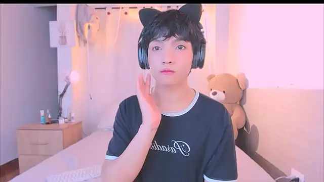 AllanYong18 online show from October 16, 7:05 am