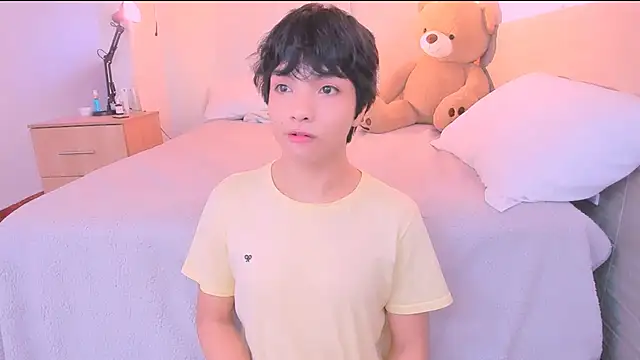 AllanYong18 online show from October 25, 1:34 pm