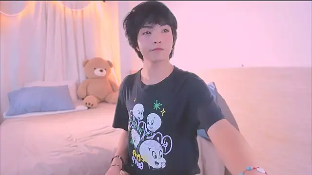 AllanYong18 online show from December 16, 7:45 am