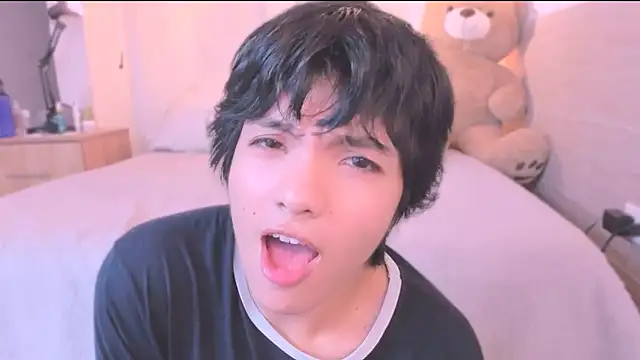 AllanYong18 online show from September 18, 7:44 am