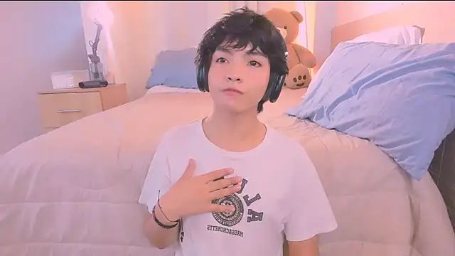 AllanYong18 online show from November 28, 12:05 pm