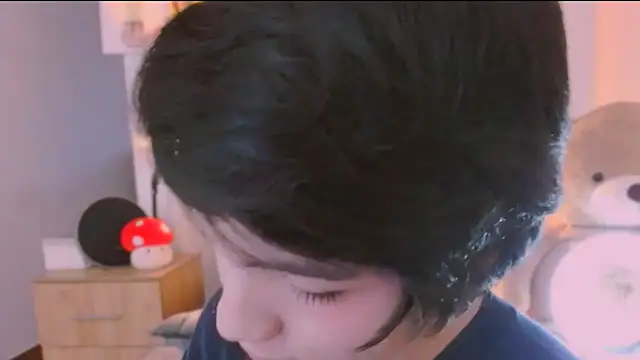 AllanYong18 online show from March 28, 11:33 am