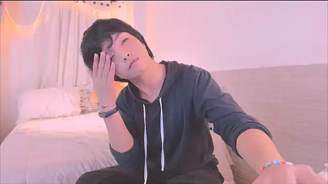 AllanYong18 online show from November 25, 5:41 am