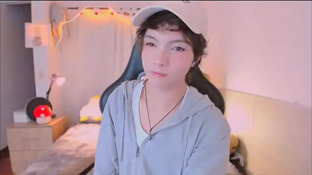 AllanYong18 online show from April 15, 4:18 am