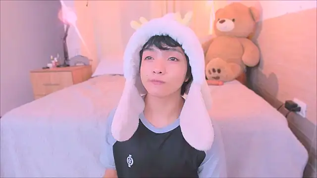 AllanYong18 online show from September 24, 7:59 am