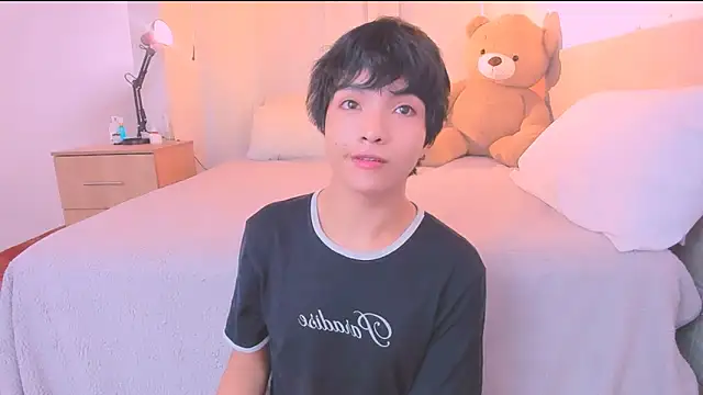 AllanYong18 online show from October 24, 1:21 pm