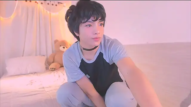 AllanYong18 online show from November 17, 2:21 pm