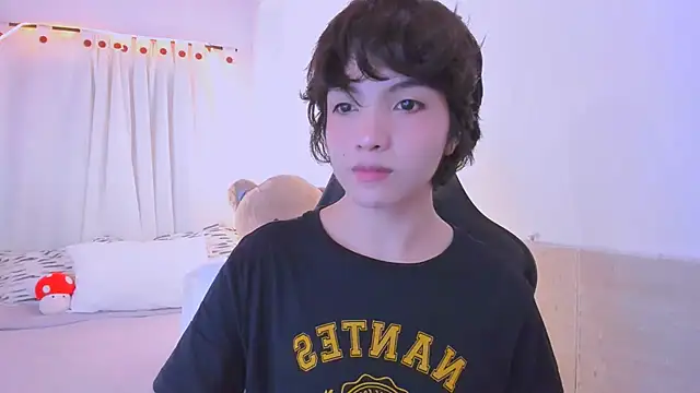 Snapshot of AllanYong18 chatting on June 29, 2:50 pm AllanYong18 online show from June 29, 2:50 pm
