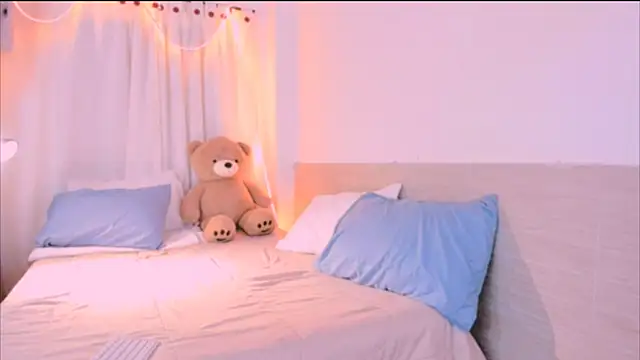 AllanYong18 online show from December 17, 8:08 am