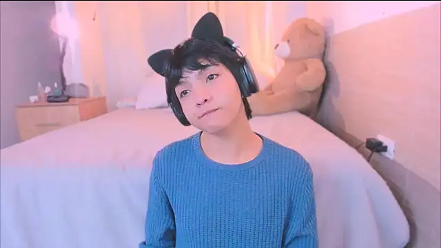 AllanYong18 online show from September 22, 7:36 am