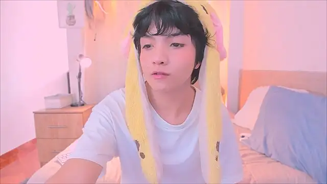 AllanYong18 online show from December 21, 8:09 pm