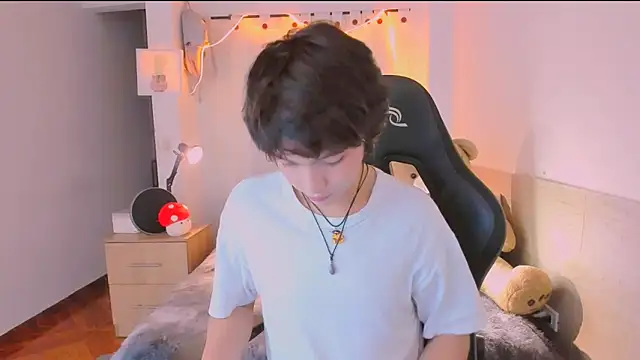 AllanYong18 online show from April 13, 7:45 am