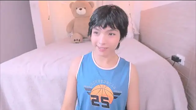 AllanYong18 online show from September 14, 10:59 am