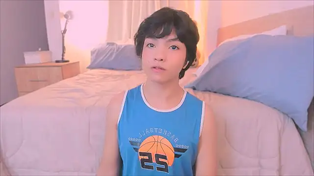 AllanYong18 online show from December 4, 10:36 am