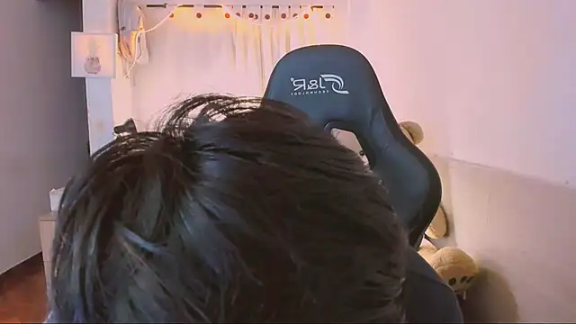 AllanYong18 online show from April 9, 10:21 am