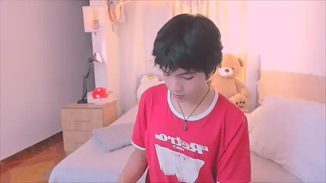 AllanYong18 online show from February 6, 9:38 am