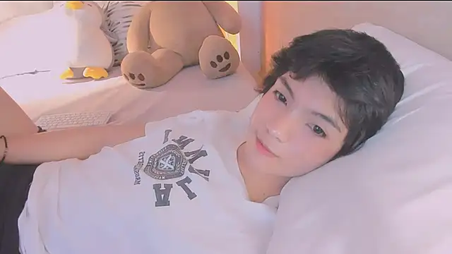 AllanYong18 online show from February 22, 1:46 pm