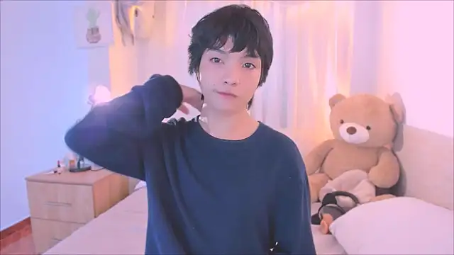 AllanYong18 online show from October 4, 12:50 pm