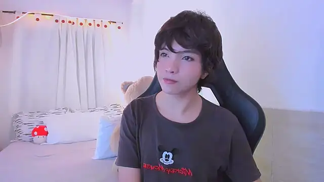 Snapshot of AllanYong18 chatting on July 2, 1:28 pm AllanYong18 online show from July 2, 1:28 pm